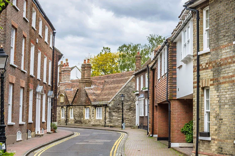 Choosing a qualified Surveyor Liverpool with expert tips for property